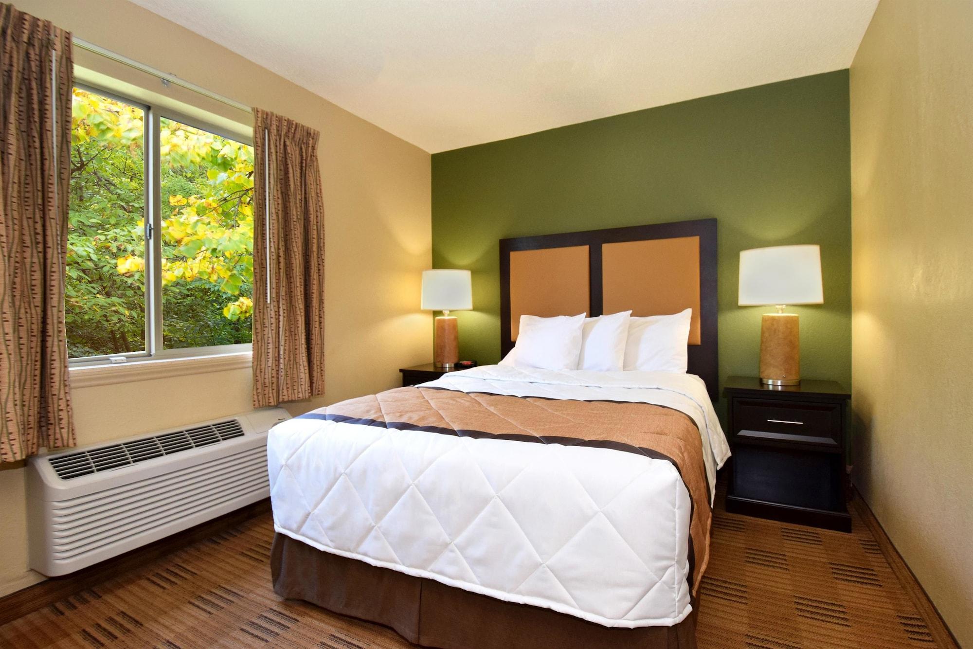 Hawthorn Extended Stay By Wyndham Bedford - Dallas Exterior photo