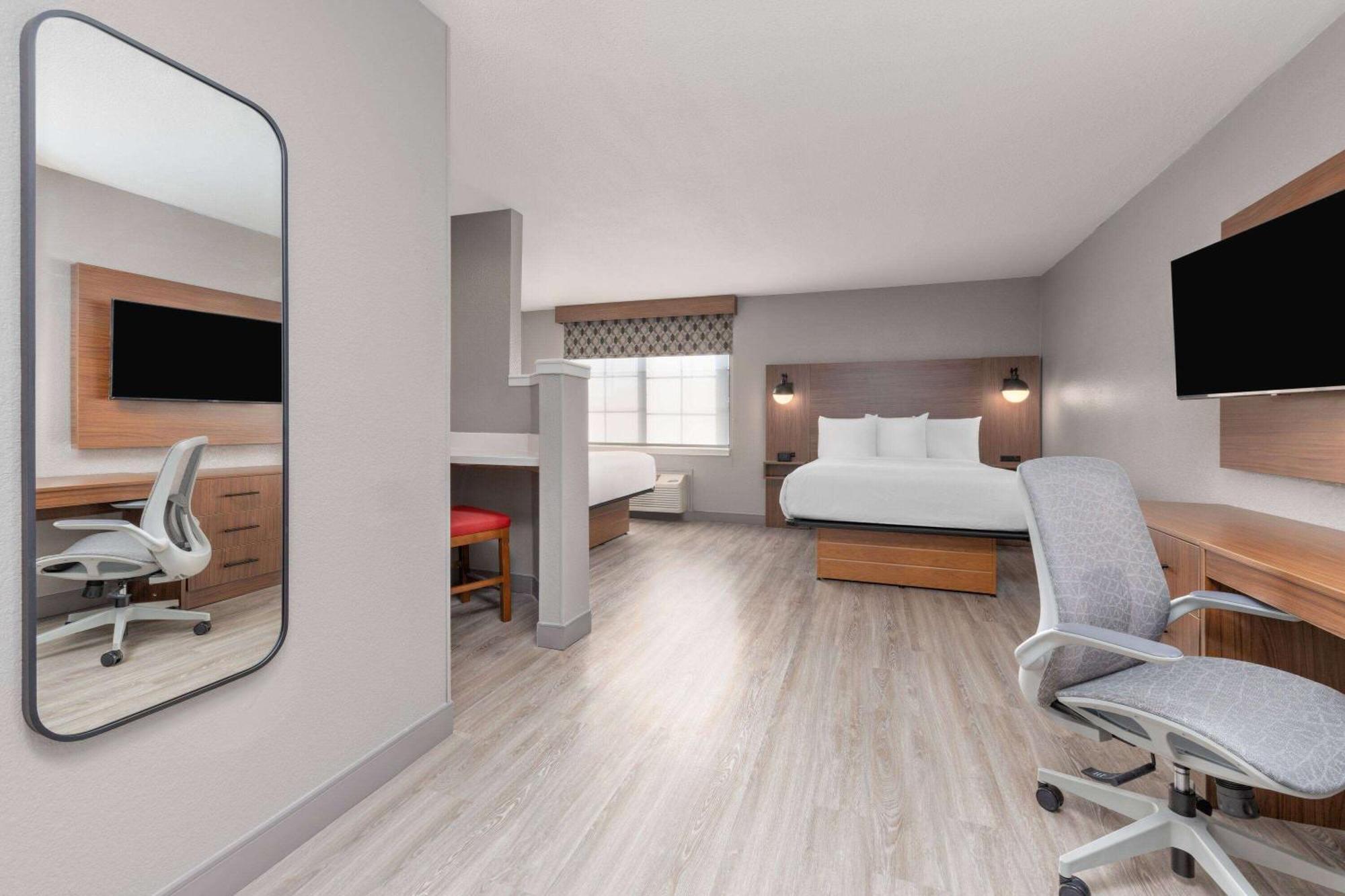 Hawthorn Extended Stay By Wyndham Bedford - Dallas Exterior photo