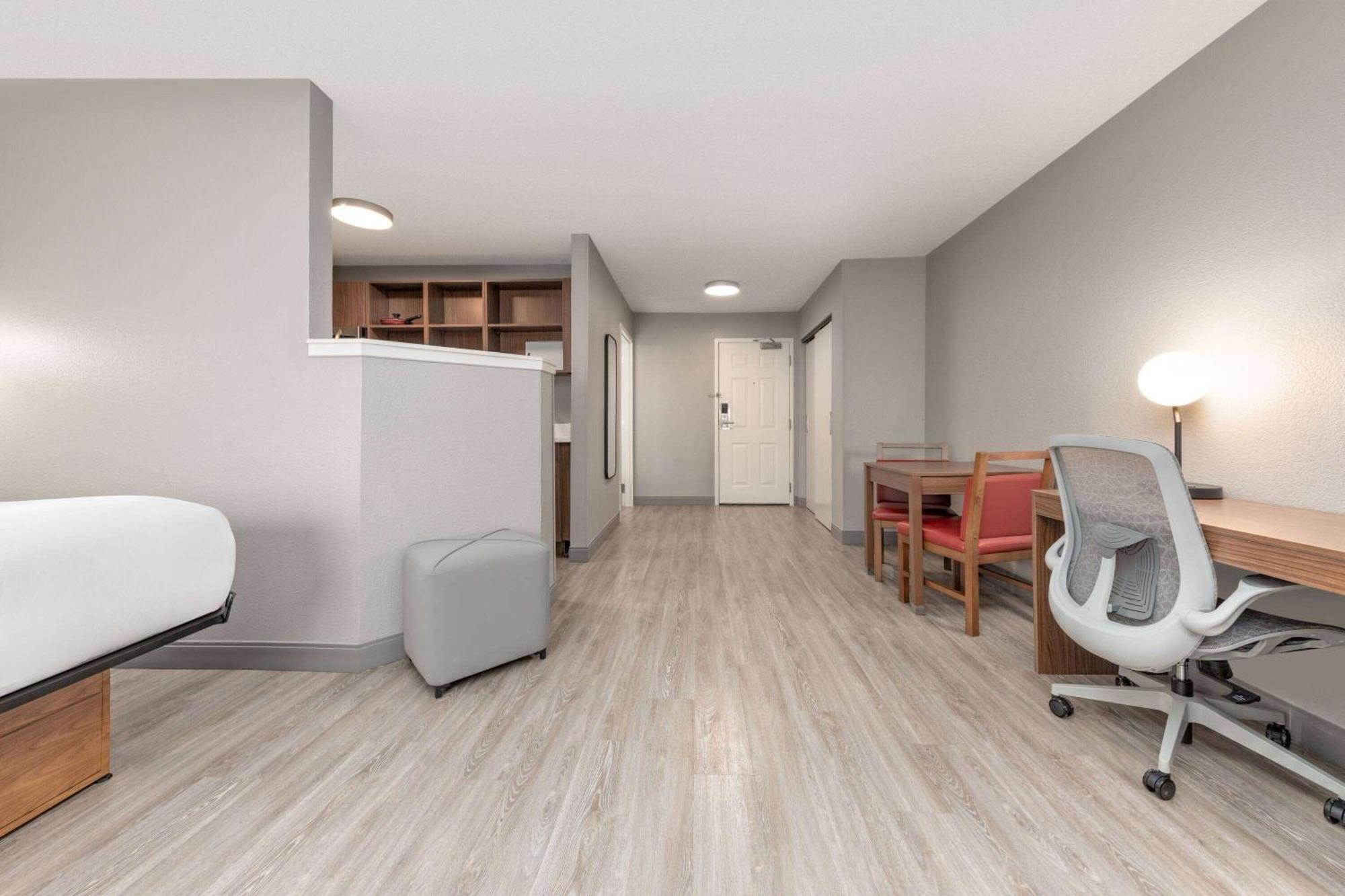 Hawthorn Extended Stay By Wyndham Bedford - Dallas Exterior photo