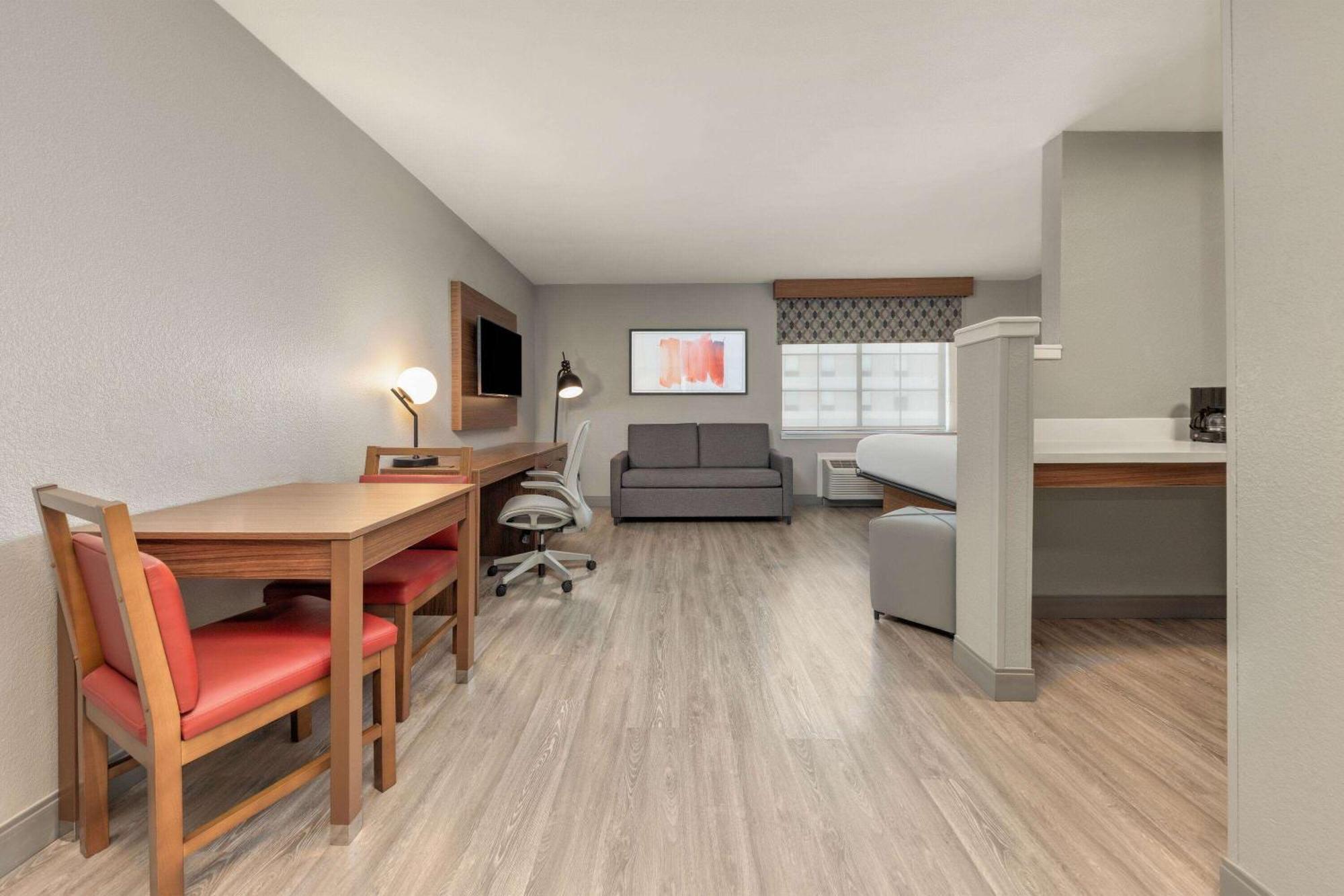Hawthorn Extended Stay By Wyndham Bedford - Dallas Exterior photo