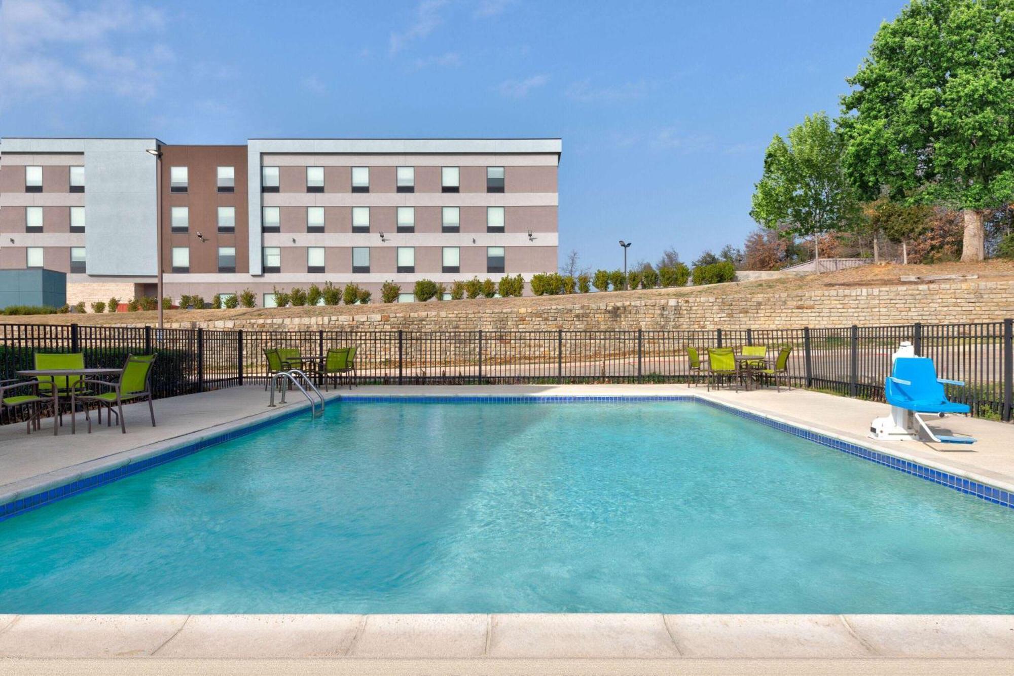 Hawthorn Extended Stay By Wyndham Bedford - Dallas Exterior photo