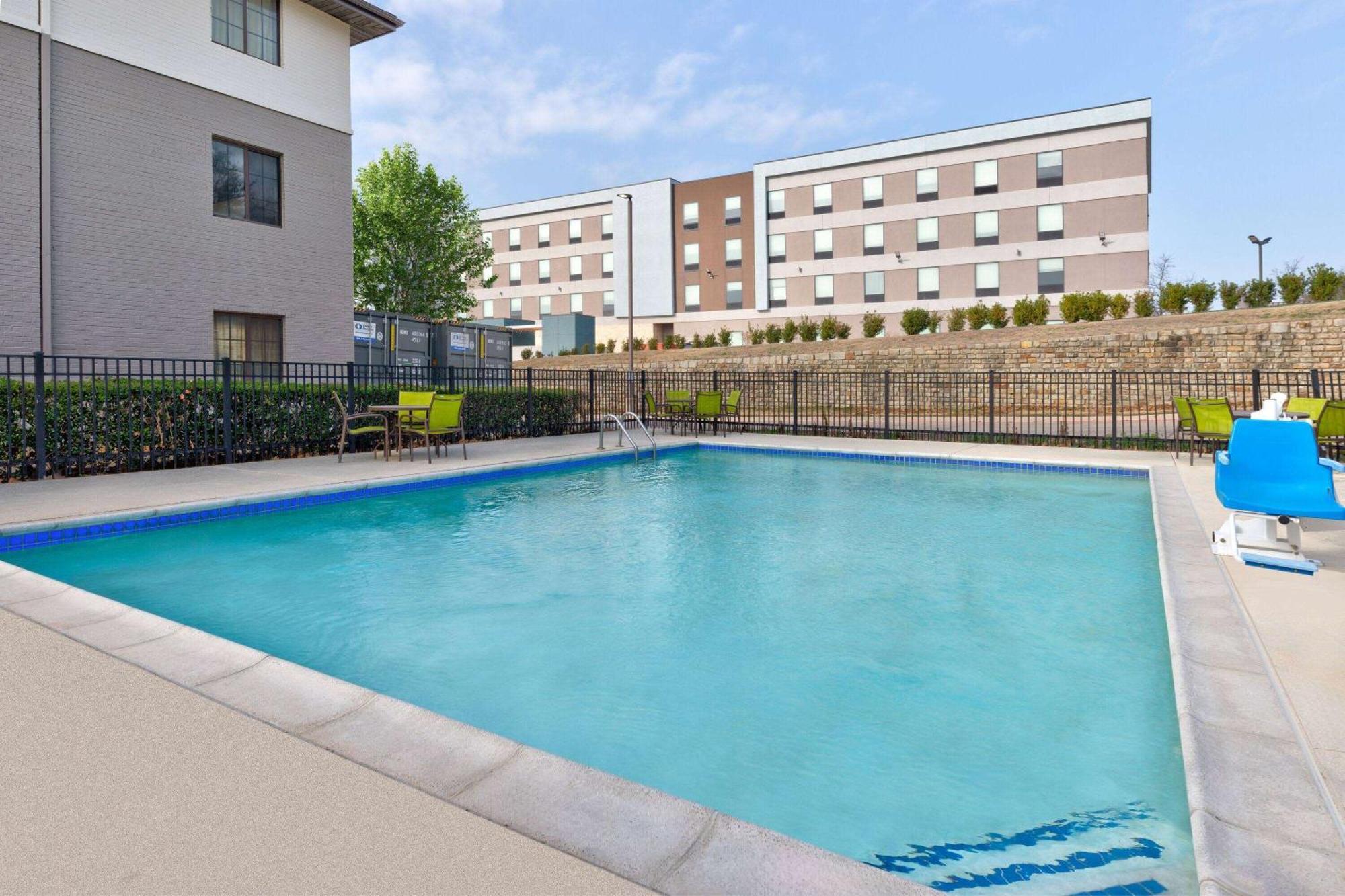 Hawthorn Extended Stay By Wyndham Bedford - Dallas Exterior photo