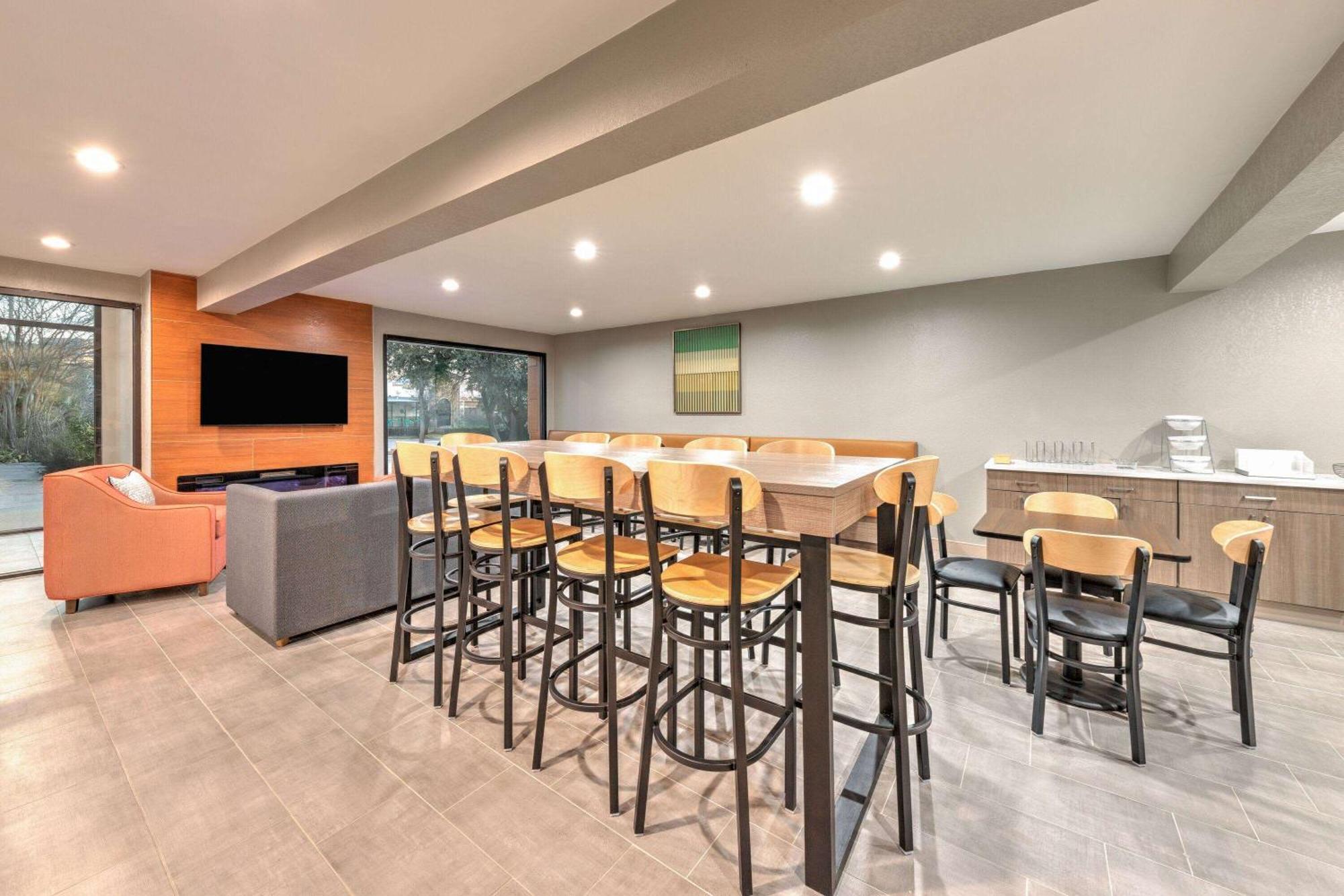Hawthorn Extended Stay By Wyndham Bedford - Dallas Exterior photo