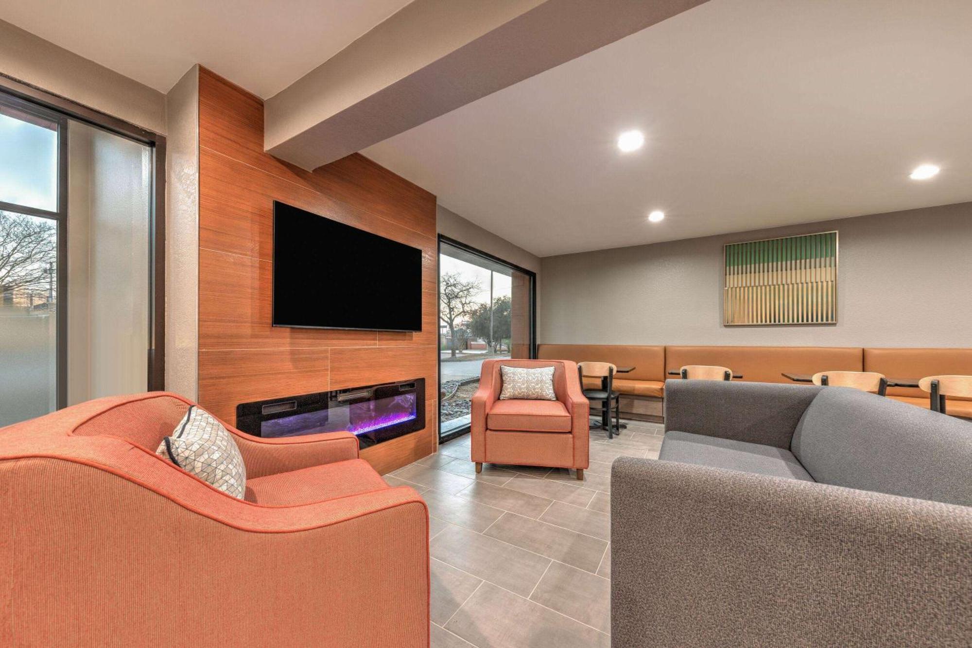 Hawthorn Extended Stay By Wyndham Bedford - Dallas Exterior photo